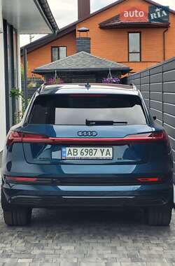 Позашляховик / Кросовер Audi e-tron 2019 в 