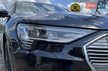 Внедорожник / Кроссовер Audi e-tron 2022 в 