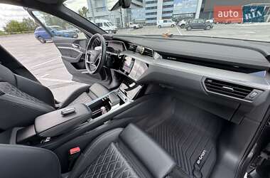 Внедорожник / Кроссовер Audi e-tron 2021 в 