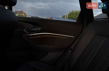 Внедорожник / Кроссовер Audi e-tron 2020 в 
