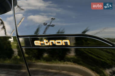 Внедорожник / Кроссовер Audi e-tron 2019 в 