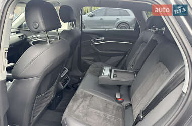 Внедорожник / Кроссовер Audi e-tron 2020 в 