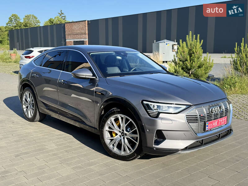 Внедорожник / Кроссовер Audi e-tron 2023 в 