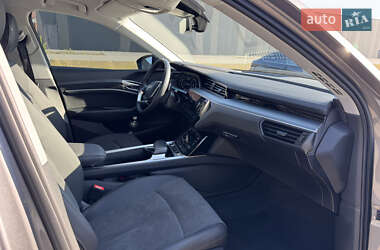 Внедорожник / Кроссовер Audi e-tron 2023 в 