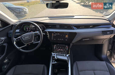 Внедорожник / Кроссовер Audi e-tron 2023 в 