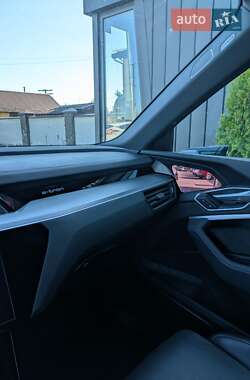 Внедорожник / Кроссовер Audi e-tron 2020 в 