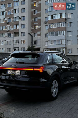 Внедорожник / Кроссовер Audi e-tron 2020 в 
