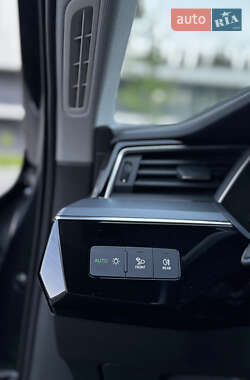 Внедорожник / Кроссовер Audi e-tron 2020 в 