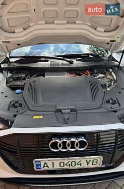 Позашляховик / Кросовер Audi e-tron 2019 в 