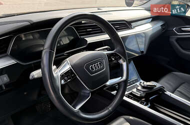 Внедорожник / Кроссовер Audi e-tron 2020 в 