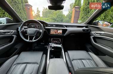 Внедорожник / Кроссовер Audi e-tron 2021 в 