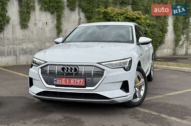 Внедорожник / Кроссовер Audi e-tron 2021 в 