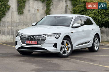 Внедорожник / Кроссовер Audi e-tron 2021 в 