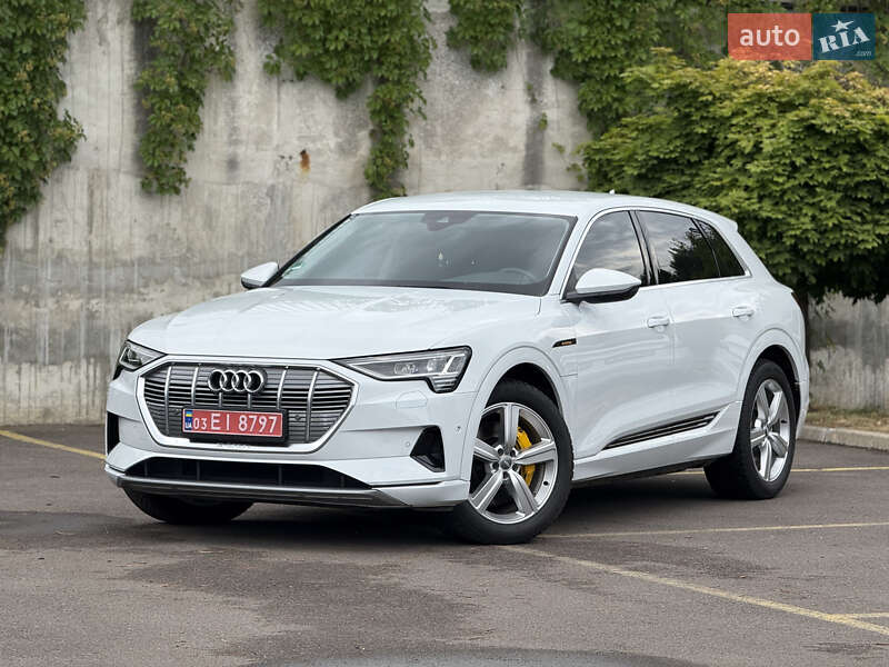 Внедорожник / Кроссовер Audi e-tron 2021 в 