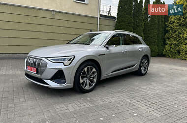 Внедорожник / Кроссовер Audi e-tron 2021 в 