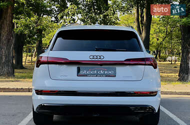 Внедорожник / Кроссовер Audi e-tron 2020 в 