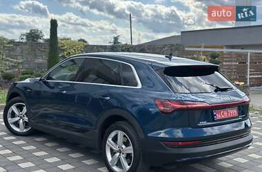 Внедорожник / Кроссовер Audi e-tron 2021 в 