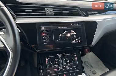 Внедорожник / Кроссовер Audi e-tron 2021 в 