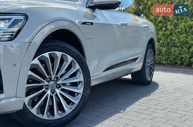 Позашляховик / Кросовер Audi e-tron 2020 в 