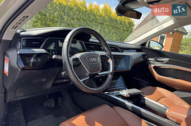Позашляховик / Кросовер Audi e-tron 2020 в 