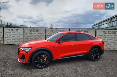 Внедорожник / Кроссовер Audi e-tron 2020 в 