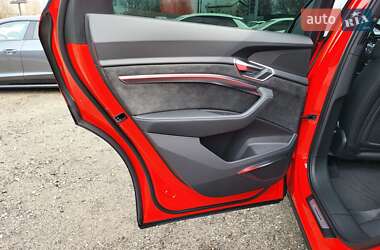 Внедорожник / Кроссовер Audi e-tron 2020 в 