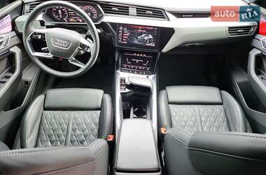Внедорожник / Кроссовер Audi e-tron 2020 в 