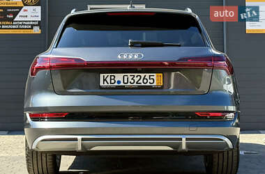 Внедорожник / Кроссовер Audi e-tron 2022 в 