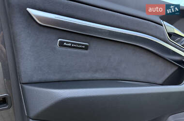Внедорожник / Кроссовер Audi e-tron 2022 в 