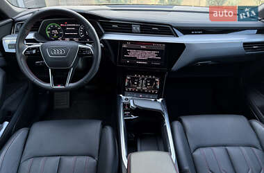 Внедорожник / Кроссовер Audi e-tron 2022 в 