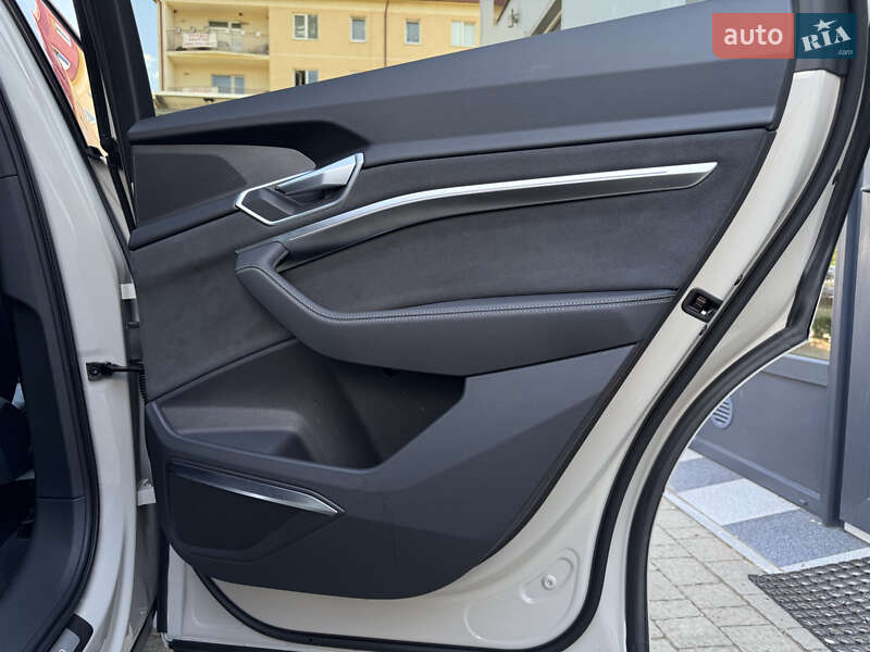 Внедорожник / Кроссовер Audi e-tron 2022 в Мукачево