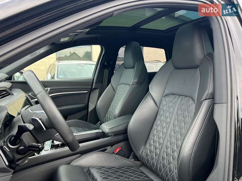 Внедорожник / Кроссовер Audi e-tron 2021 в 