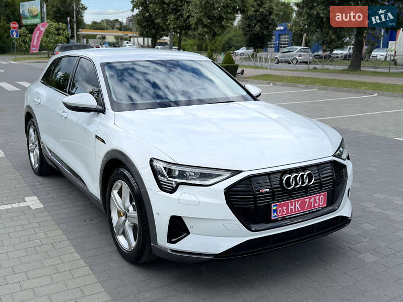 Внедорожник / Кроссовер Audi e-tron 2023 в 