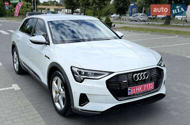 Позашляховик / Кросовер Audi e-tron 2023 в 