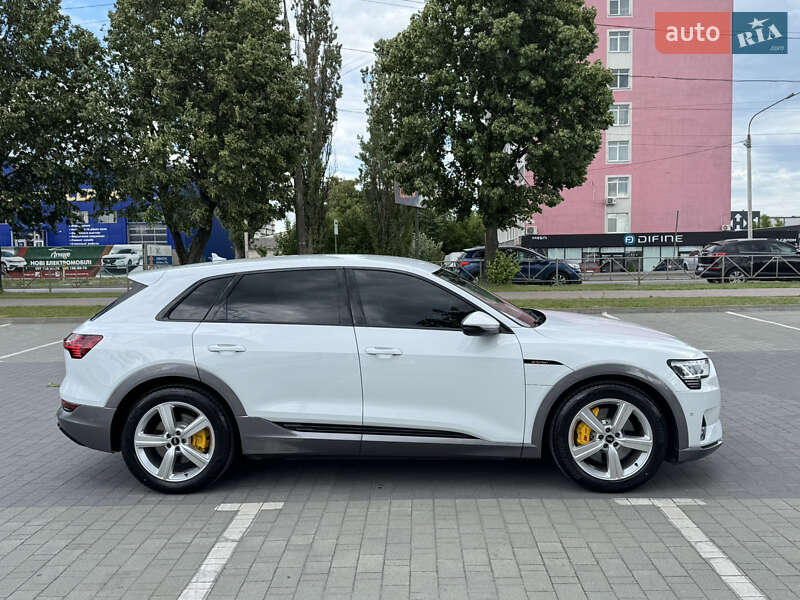 Внедорожник / Кроссовер Audi e-tron 2023 в Хмельницком