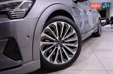 Внедорожник / Кроссовер Audi e-tron 2020 в 