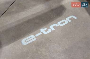Внедорожник / Кроссовер Audi e-tron 2020 в 