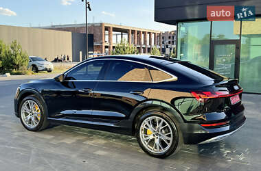 Внедорожник / Кроссовер Audi e-tron 2023 в 