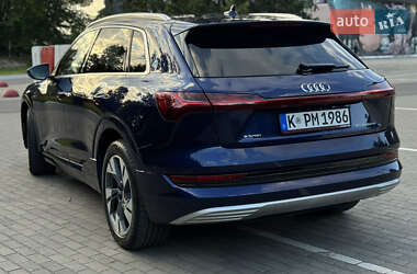 Внедорожник / Кроссовер Audi e-tron 2020 в 
