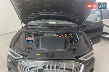 Внедорожник / Кроссовер Audi e-tron 2020 в 