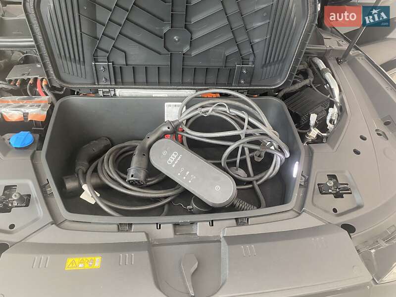 Внедорожник / Кроссовер Audi e-tron 2020 в Ирпене