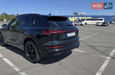 Позашляховик / Кросовер Audi e-tron 2021 в 
