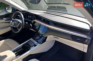Позашляховик / Кросовер Audi e-tron 2019 в 