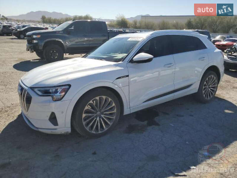 Внедорожник / Кроссовер Audi e-tron 2019 в 
