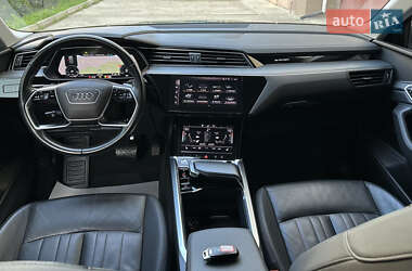 Внедорожник / Кроссовер Audi e-tron 2019 в 