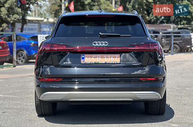 Внедорожник / Кроссовер Audi e-tron 2019 в 