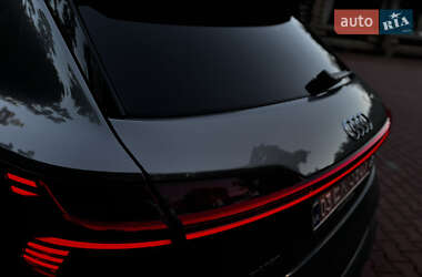 Внедорожник / Кроссовер Audi e-tron 2019 в 