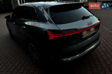 Внедорожник / Кроссовер Audi e-tron 2019 в 