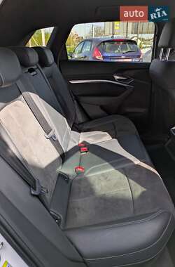 Позашляховик / Кросовер Audi e-tron 2020 в 