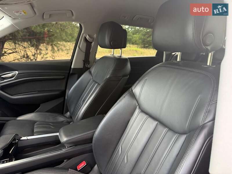 Внедорожник / Кроссовер Audi e-tron 2019 в Киеве